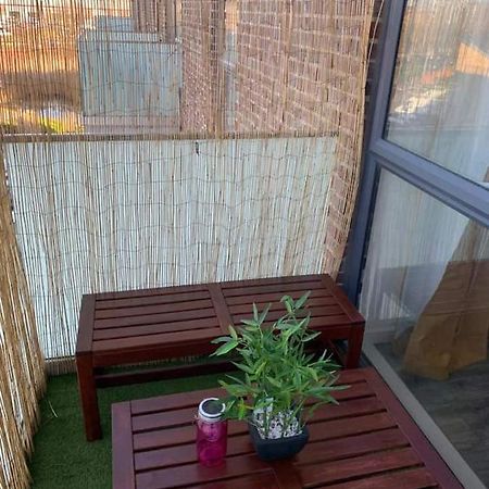 Lovely 1-Bed Serviced Apartment With Free Parking West Thurrock Extérieur photo