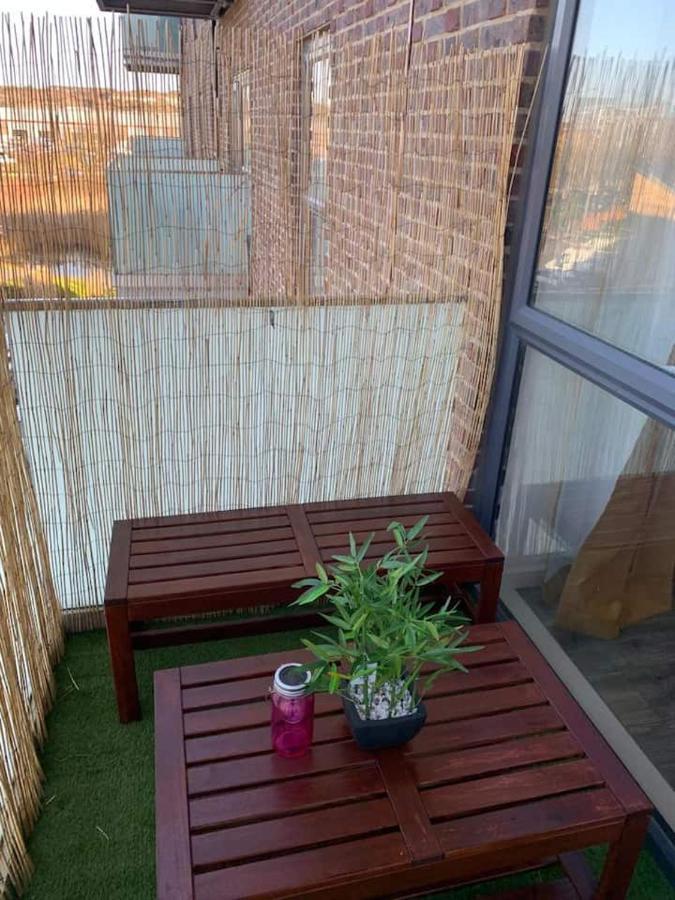 Lovely 1-Bed Serviced Apartment With Free Parking West Thurrock Extérieur photo