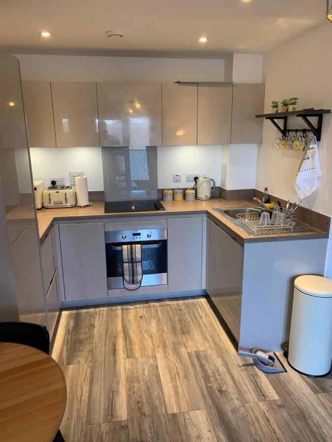 Lovely 1-Bed Serviced Apartment With Free Parking West Thurrock Extérieur photo